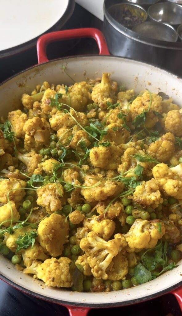 Cauliflower and Peas Curry 