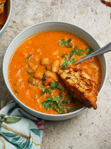 Roasted tomato and white bean soup