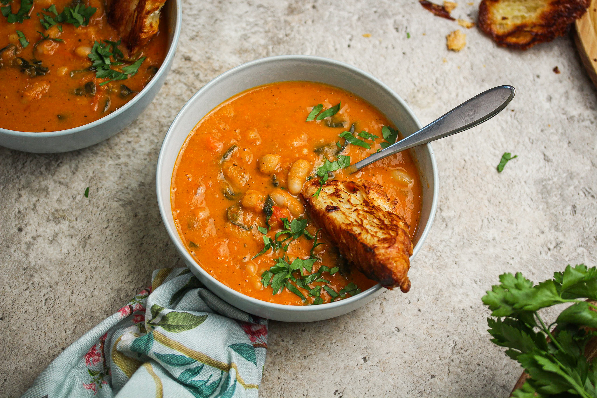 Roasted tomato and white bean soup
