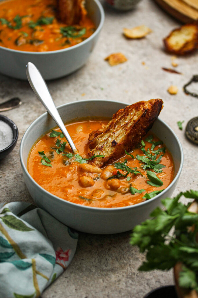 Roasted tomato and white bean soup