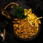 Creamy beef and mushrooms served with crispy chips