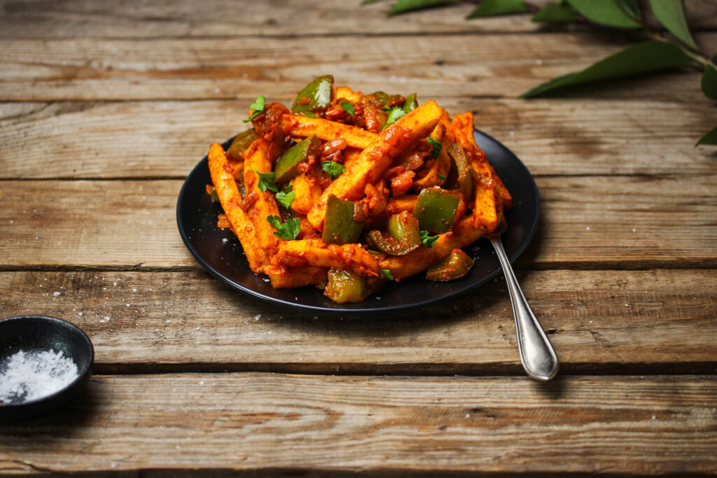 Saucy masala chips with green peppers and dhania