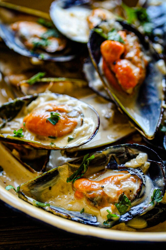 Creamy Garlic Mussels with white wine